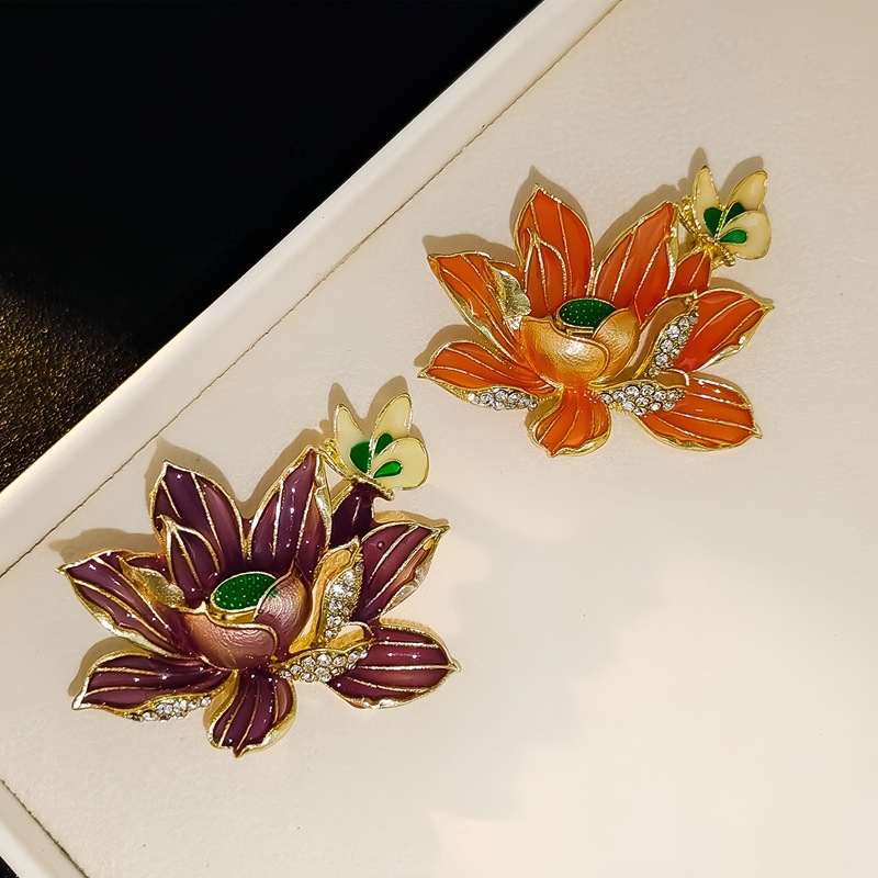 Retro Fashion Enamel Butterfly Lotus Brooch for Women, High-End and Elegant, Plant-Themed Brooch, Suitable for Cheongsam and Hanfu Accessories