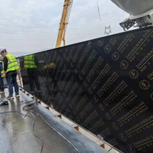 ���������B��ˮģ�幤��ʩ����Ĥ����⻬ƽ���ӿp����Óģ