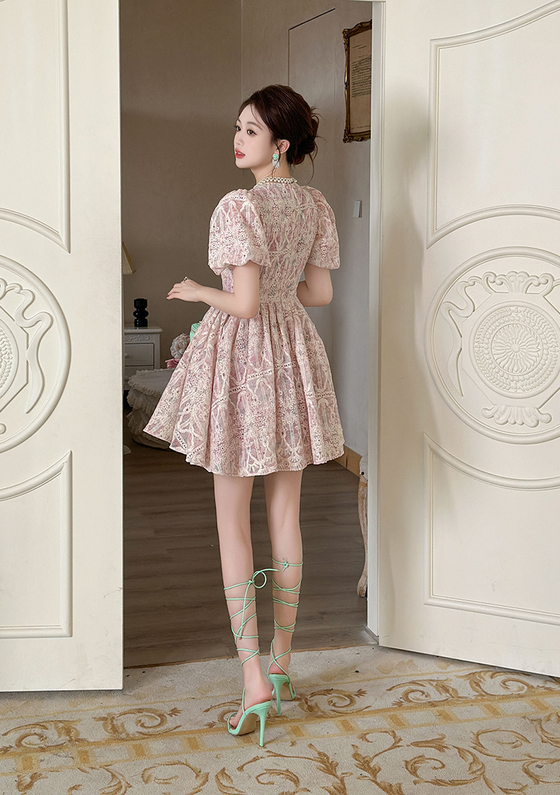 Đầm maxi nữ thắt eo cổ chữ V tay phồng họa tiết hoa nhí — Hồng tử chi tiết 9