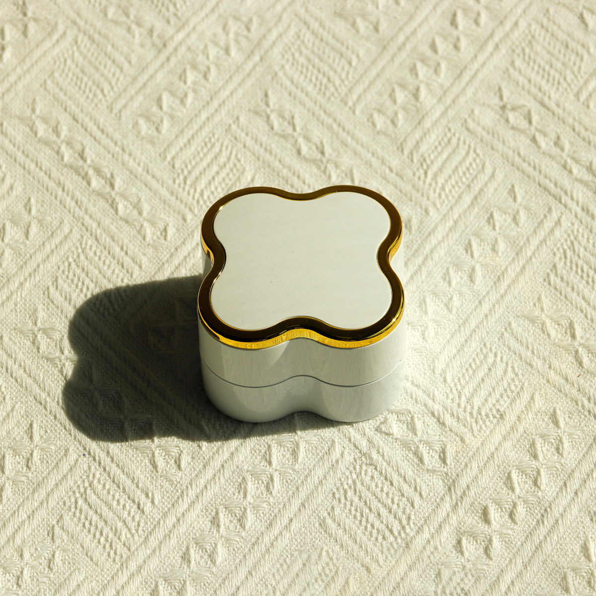 ��Ҷ������ƺ�led������ƶԽ������������е�׹����Ʒ��װ��