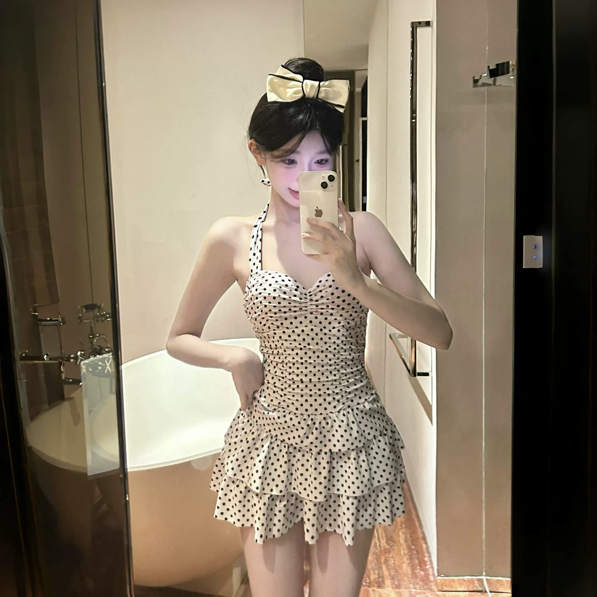 2026新款连体裙式波点泳衣女泡温泉保守显瘦遮肉性感大胸聚拢泳装