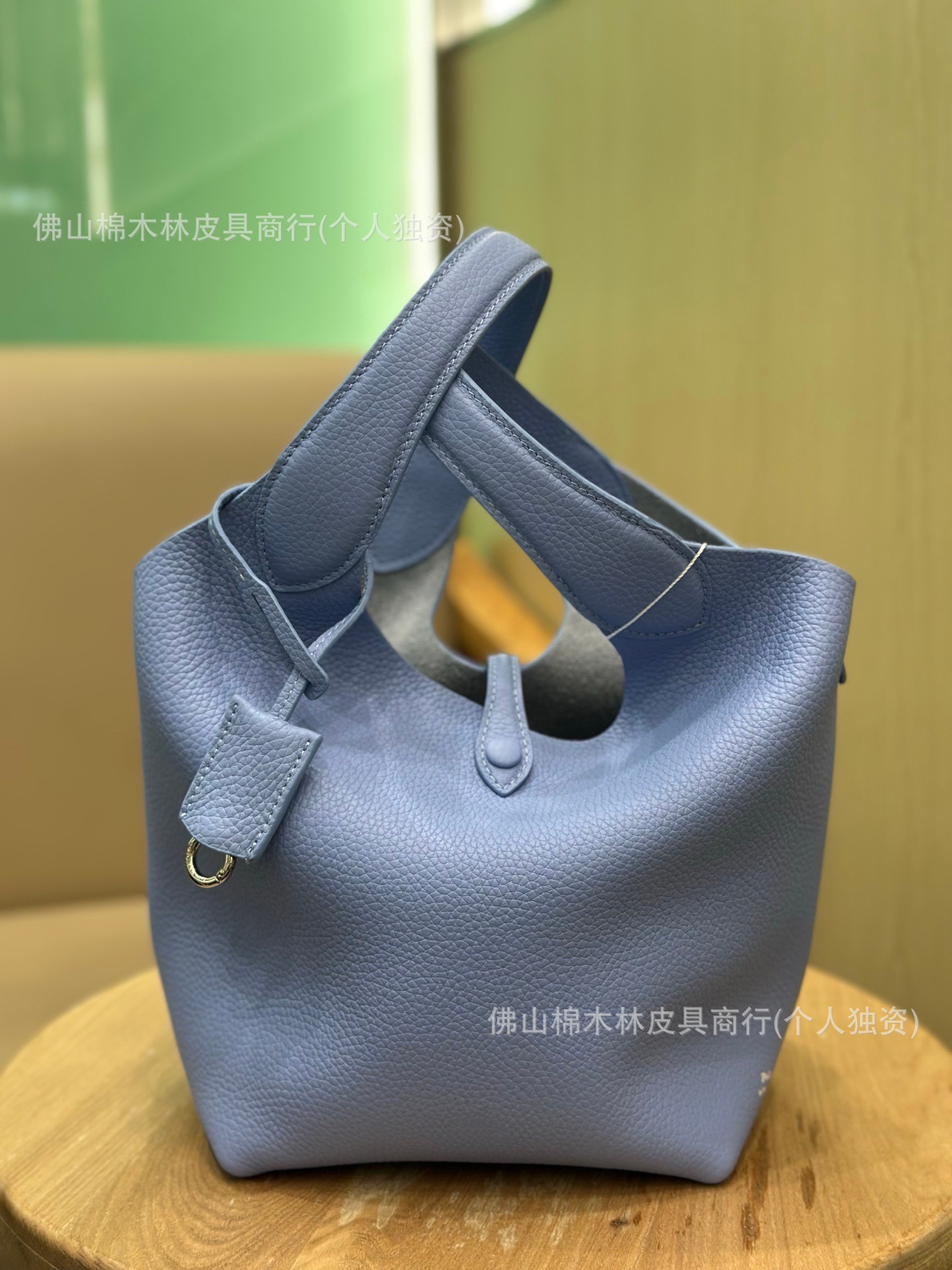 Light blue medium size 39.5*28.5*18cm