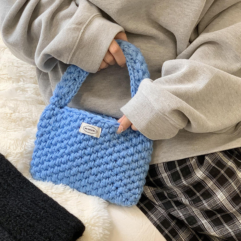 Bolsa de mano de damas de otoño y invierno 2025 nuevo estilo simple ganchillo a mano lana tejido bolsas de hombro al por mayor