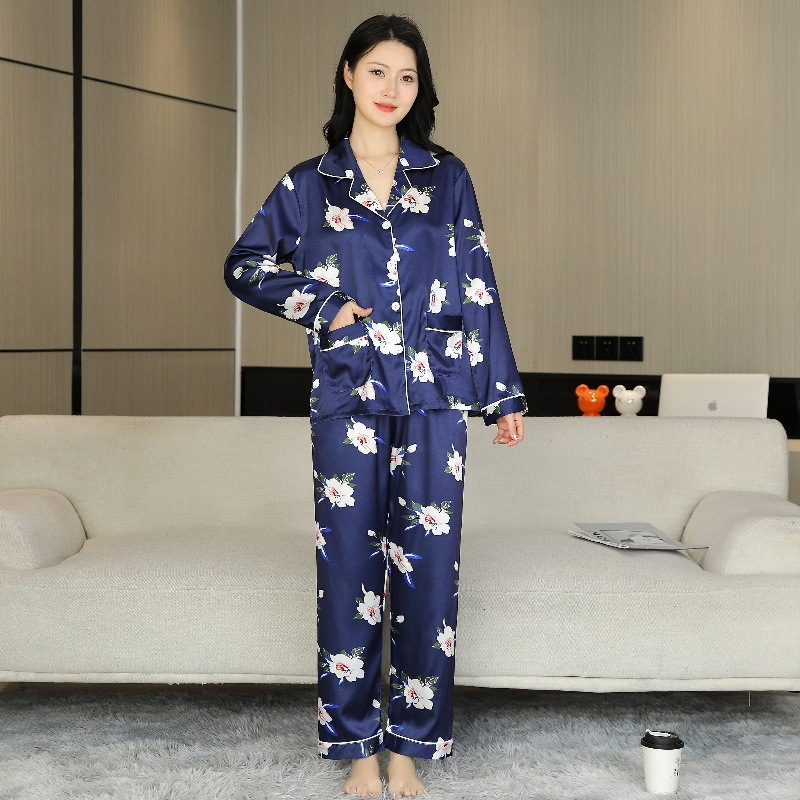 파란색 바탕에 흰색 꽃 (긴 소매, 바지)