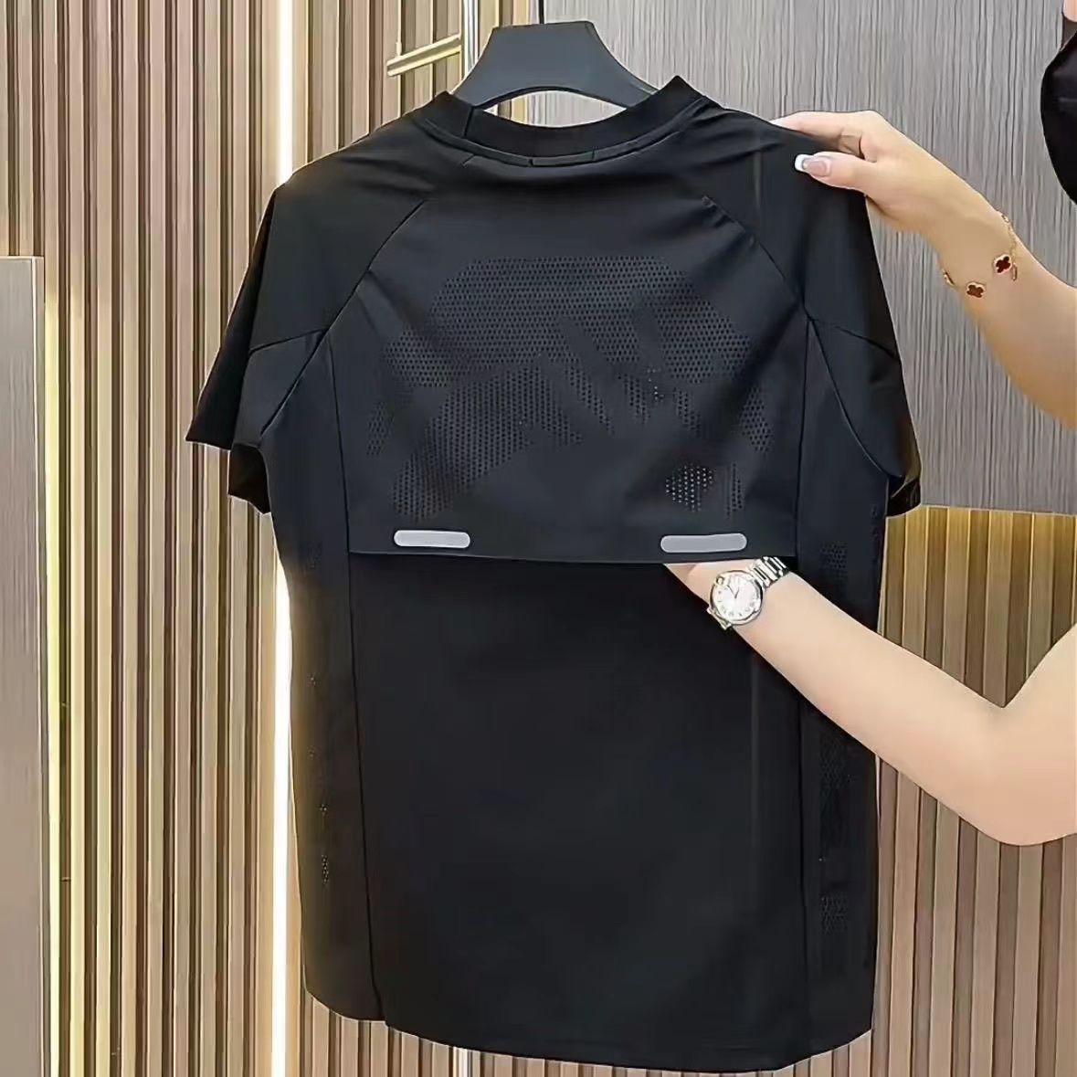 Pantalones cortos de manga corta de secado rápido de seda de hielo de secado rápido perforados de estilo fino de verano Traje de ocio deportivo de moda de lujo ligero para hombre de dos piezas