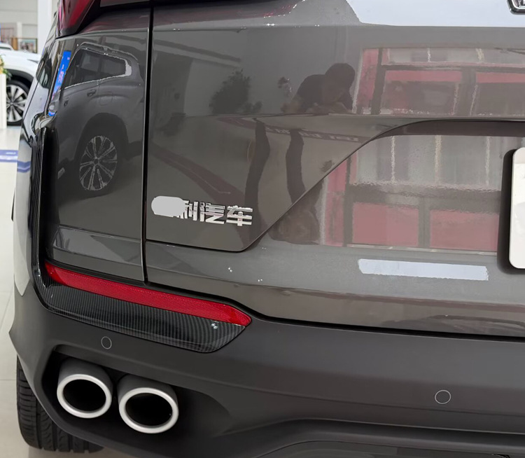 Suitable for Coolray Geely 25 Binyue L rear spoiler modification side trim strip fog lamp eyebrow car sticker ABS decorative parts M
