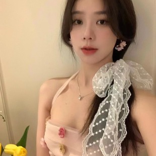 Headband, ponytail, hair accessory, lace dress