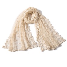 新款森女系刺绣钩花长款文艺百搭秋冬围脖薄柔软时尚披肩洋气围巾