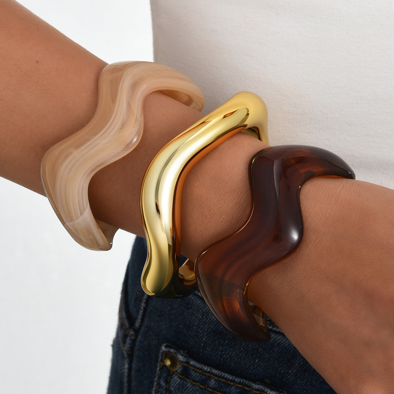 Acrylic Irregular Open Bracelet, Cross-Border Exaggerated Personality Bracelet, Simple Niche High-End Design Jewelry for Women Acrylic Irregular Open Bracelet, Cross-Border Exaggerated Personality Bracelet, Simple Niche High-End Design Jewelry for Women