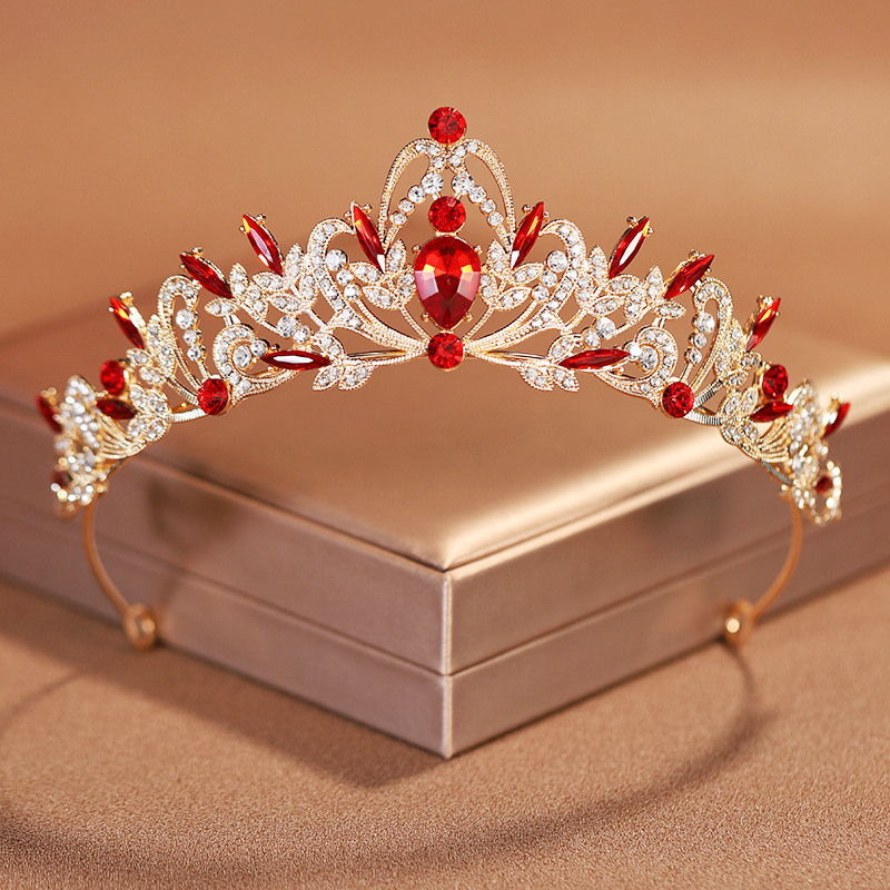 11-farbige Braut-Kopfbedeckung voller barocker Atmosphäre. Klassische goldfarbene Damenkrone für Hochzeit, Braut und Mädchen, Geburtstag – Detail 2