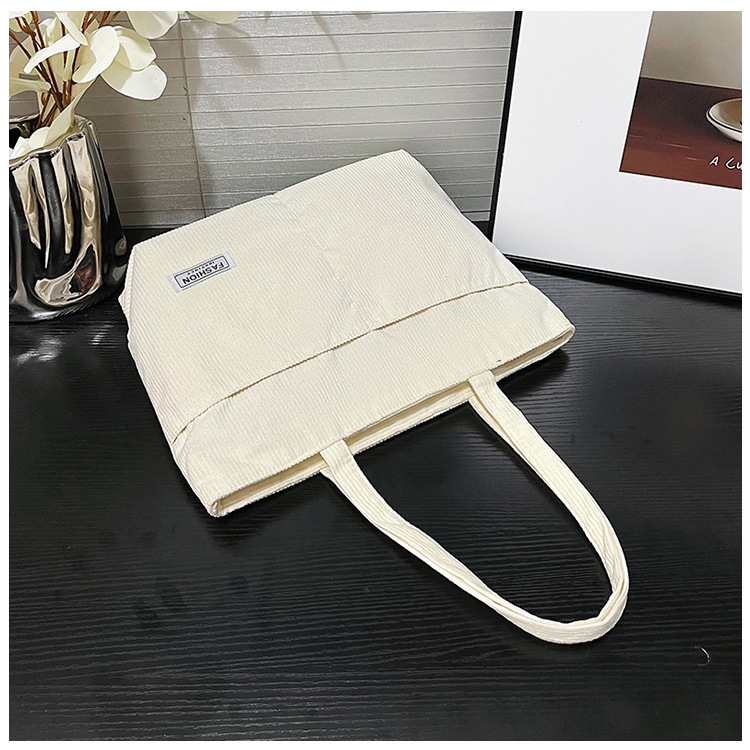 The fashionable and retro bucket bag for women, the new large-capacity versatile crossbody bag for women, and the trendy and elegant tote bag for women are selling well undefined