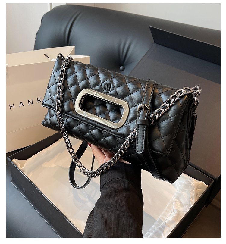 Kleine luxuriöse Klapp-Ohrtasche für Damen 2024 neue Mode-Umhängetasche hochwertige Unterarmtasche mit Diamantkette_voghion.com