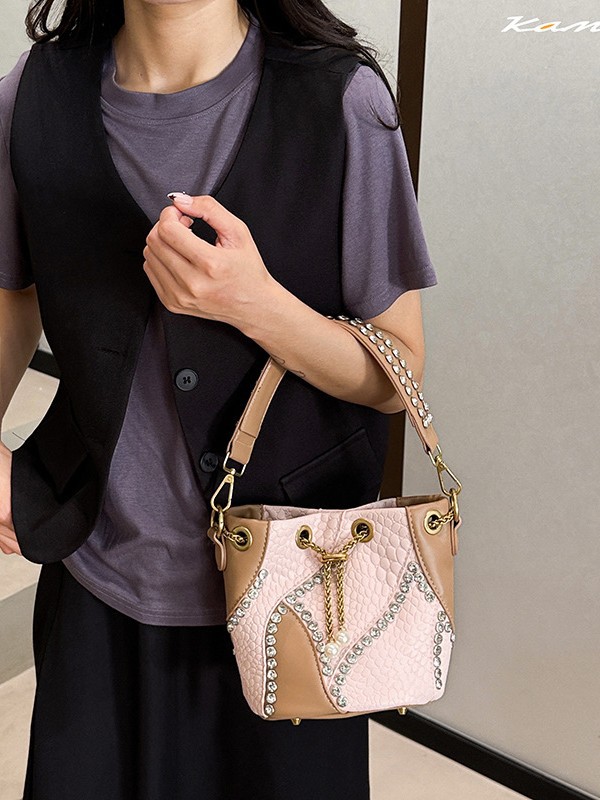 Bolso de cubo de comercio exterior mujer 2026 nuevo nicho transfronterizo ligero de lujo empalmado cadena de diamantes bolso de hombro