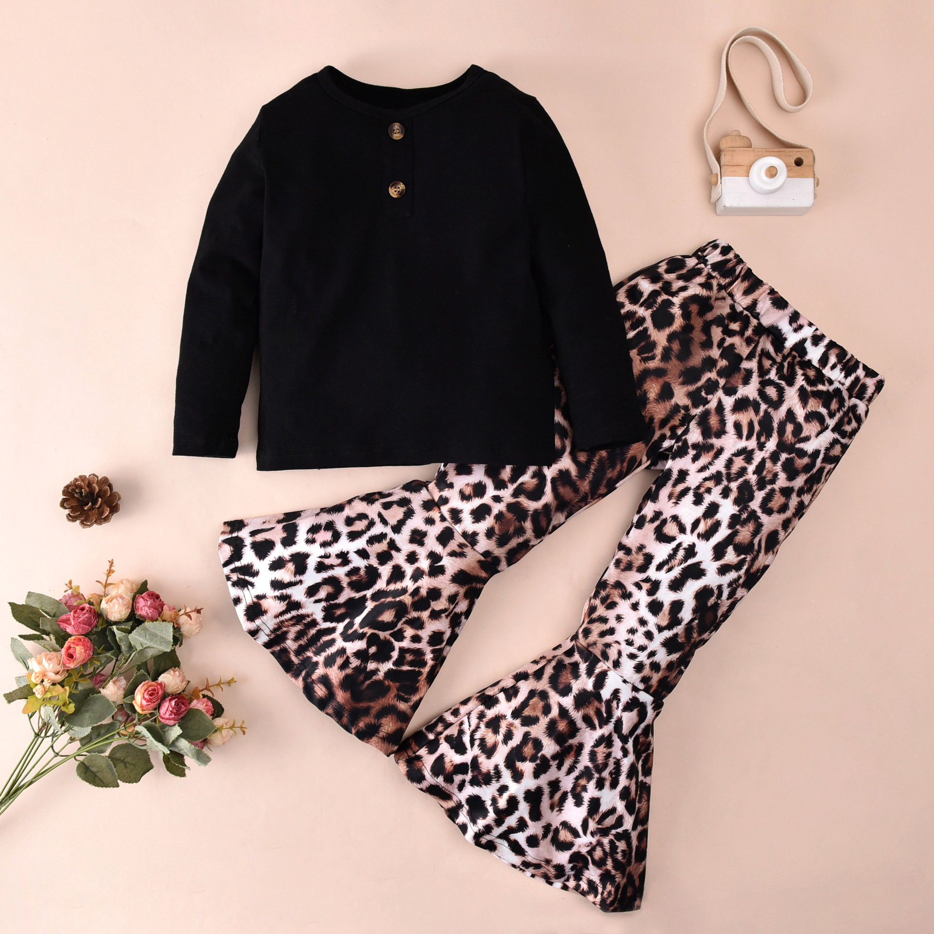 Fashion Leopard Button Cotton Girls Clothing Sets display picture 3