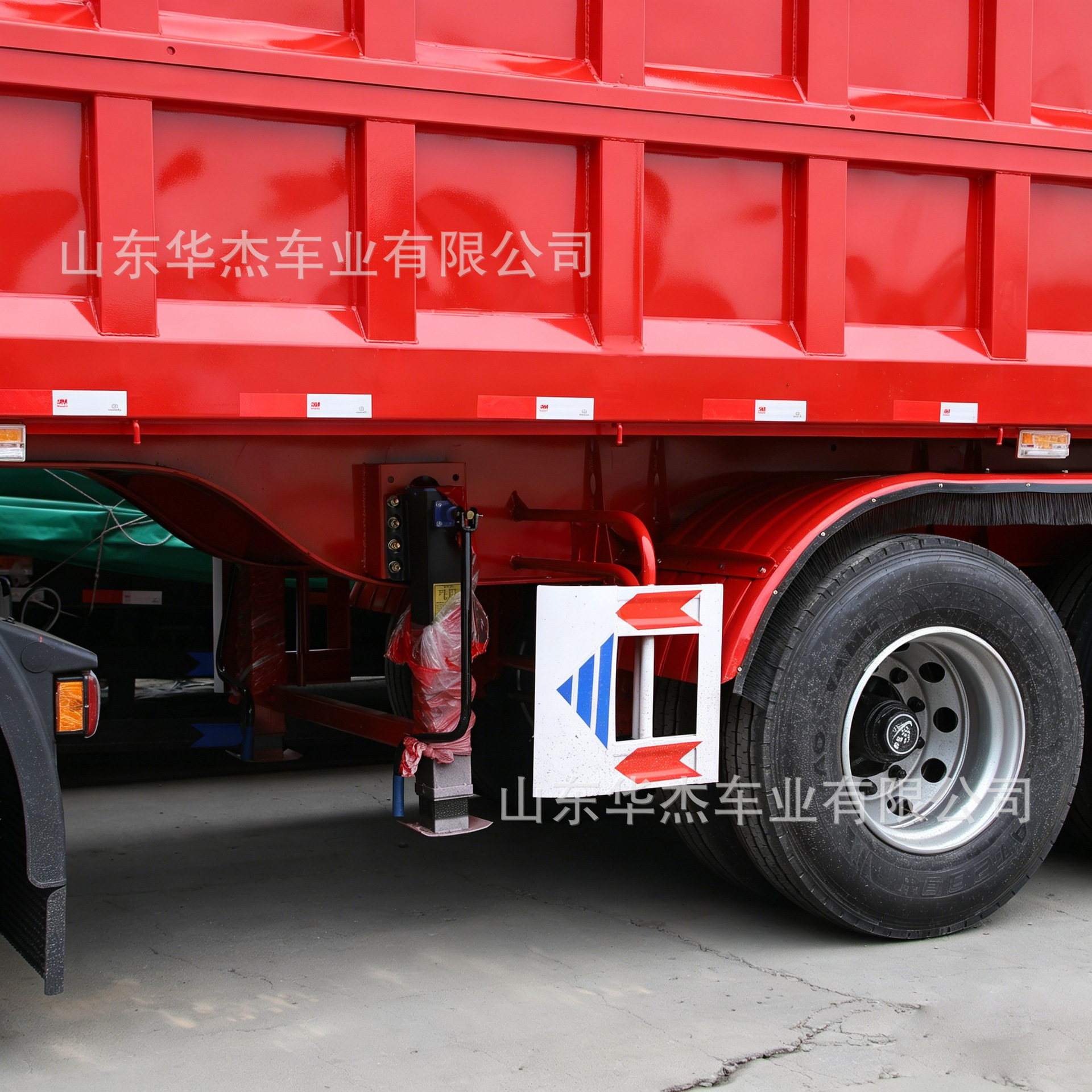 Cross-border African and Southeast Asian 380-horsepower 6*4 dump truck, Howo self-unloading truck, construction soil transport vehicle