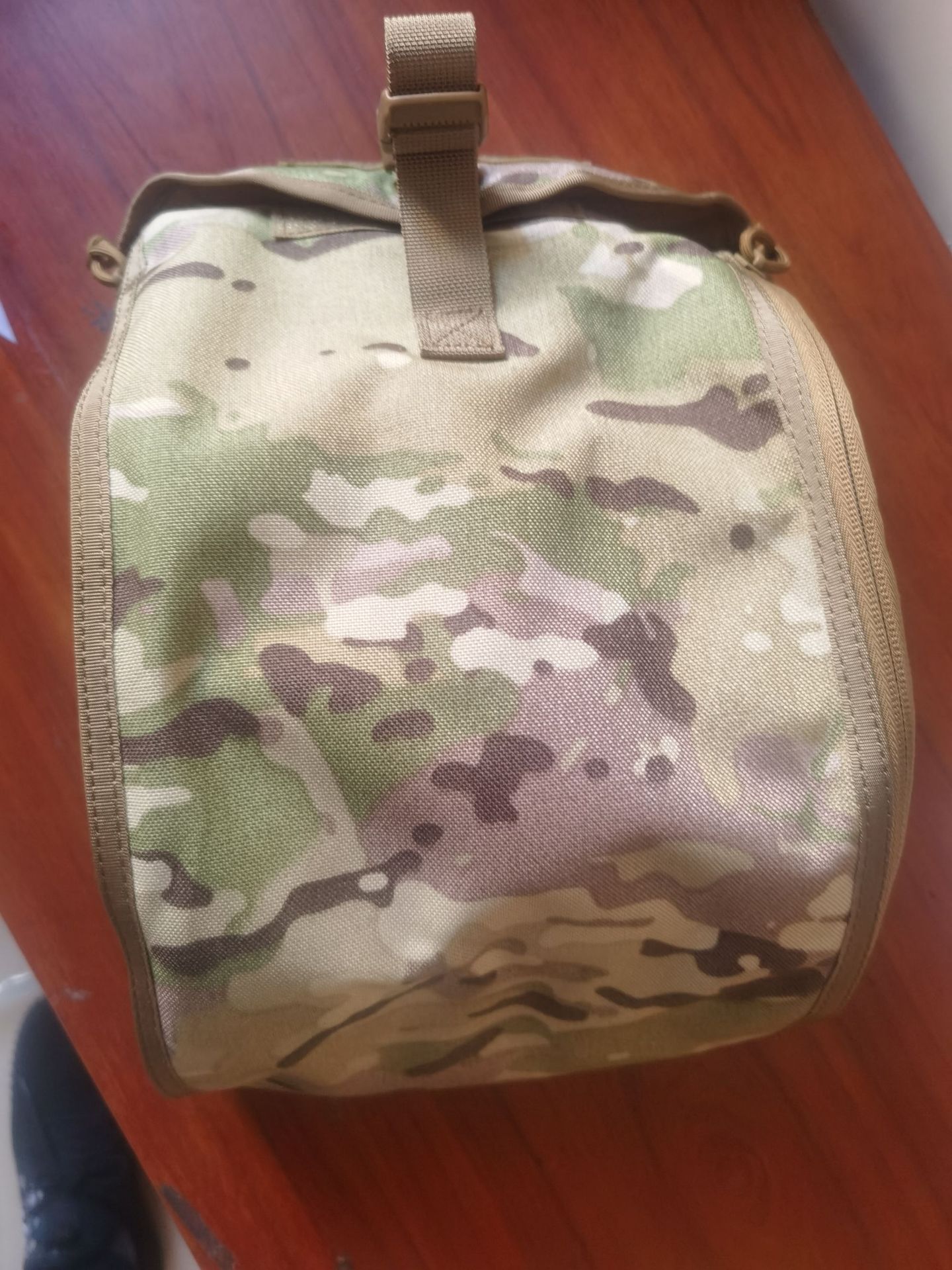 Nueva bolsa de casco táctico al aire libre 1000D bolsa de almacenamiento de casco de motocicleta de los hombres bolsa de accesorios bolsa colgante portátil en stock