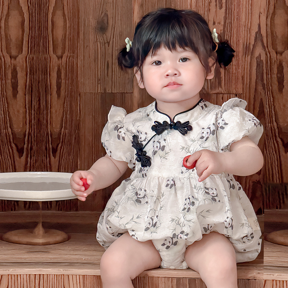 Estilo de verano nuevo estilo chino ropa nacional de una pieza niña bebé verano gatear vestido de cumpleaños de panda luna llena cien días vestido de fin de semana