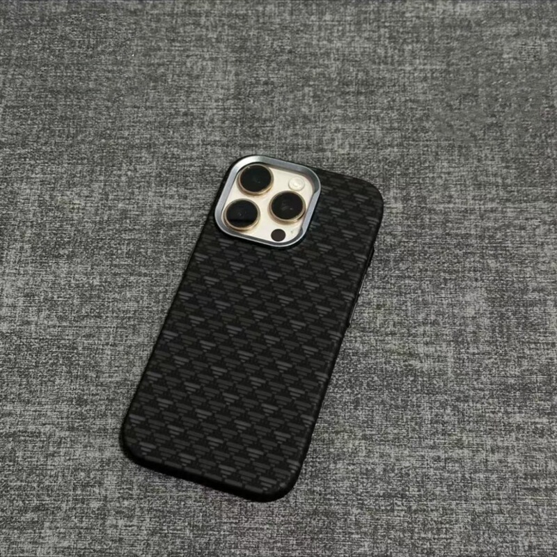 Apple 16Promax 携帯電話ケースに適した磁気カーボンファイバーテクスチャ新しいケブラー テクスチャ iPhone15pro プレミアムコントラストカラー織りテクスチャ 14promax 超薄型ハードシェル 13pm 落下防止男性|undefined