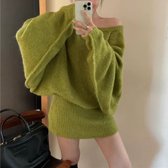 韩系斜肩蝙蝠袖毛衣连衣裙女2025秋冬新款配腰带气质辣妹包臀短裙