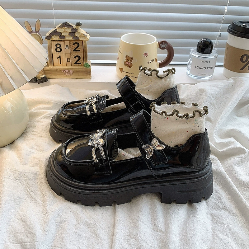 Французские лоферы Мэри Джейн на толстой подошве с пряжкой-бабочкой для женщин, летние новые универсальные маленькие кожаные туфли в британском стиле в стиле ретро, ​​оптовая продажа