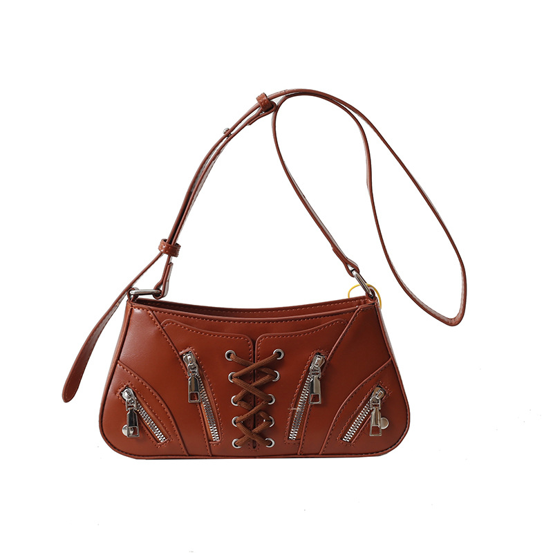 Bolso bandolera transfronterizo femenino 2024 nuevo estilo personalidad chica caliente estilo remache bolso de axila moda bolso bandolera de un solo hombro