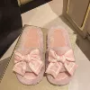 Розовый