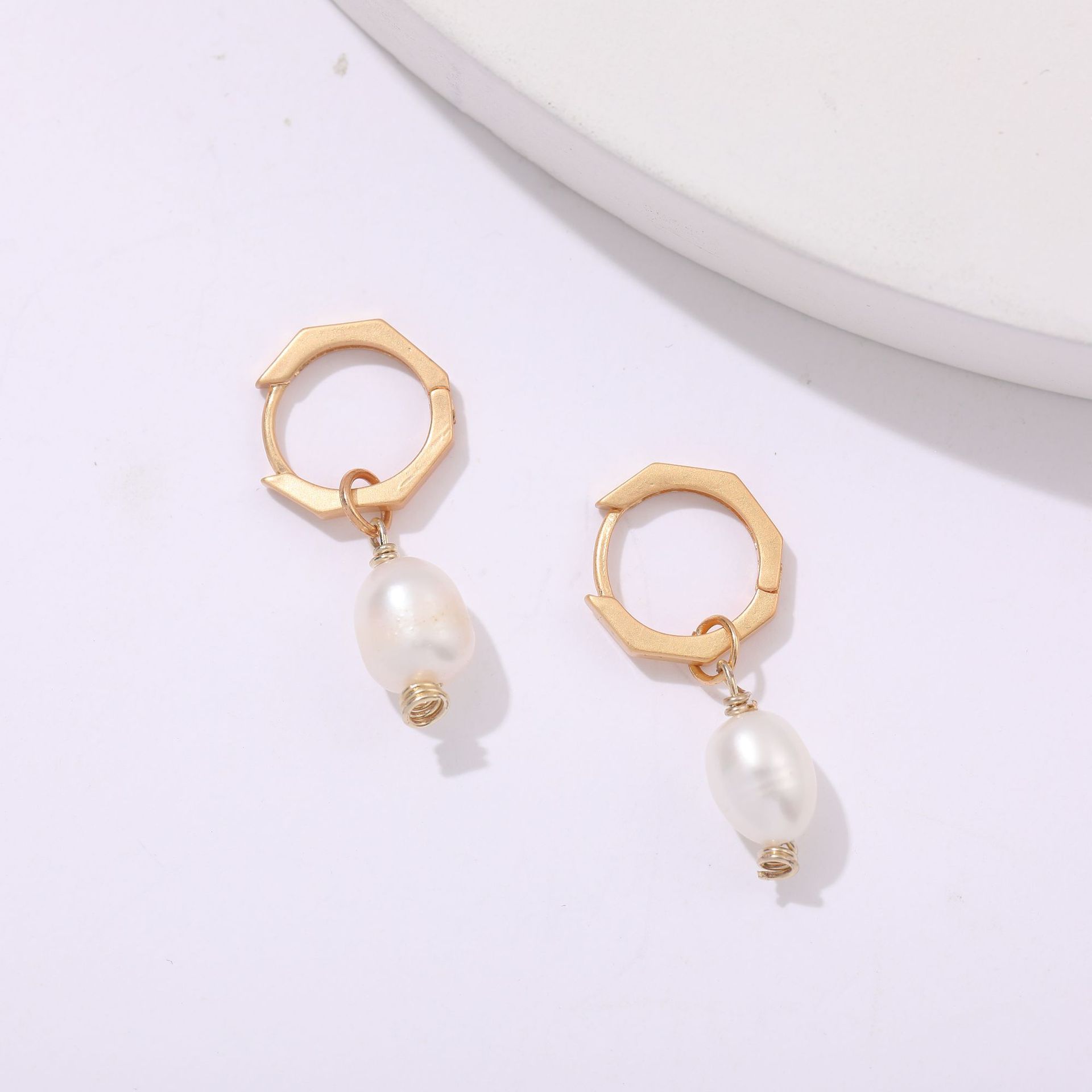 New Simple Imitation Pearl Long Earrings display picture 1