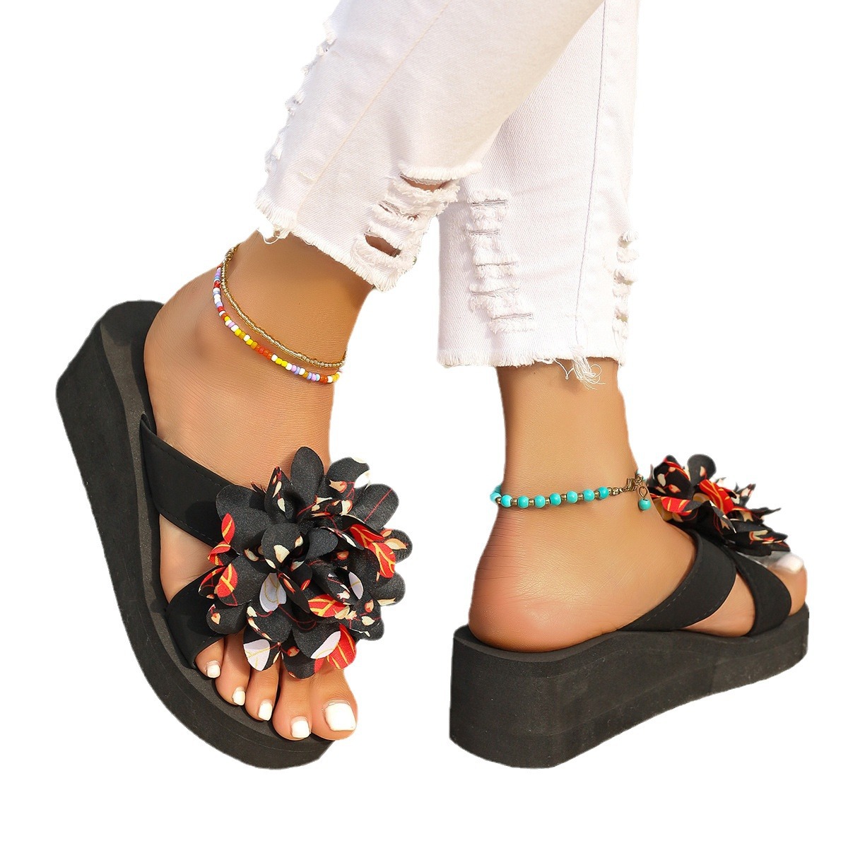 Zapatillas de una palabra las mujeres con suela gruesa de verano, laderas de pastel y moda antideslizante usan zapatillas de playa de vacaciones de alta costura