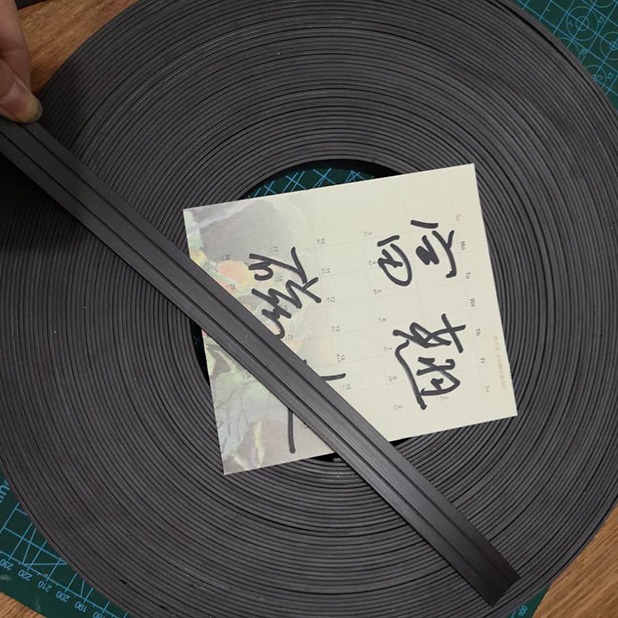 生产橡胶磁条，亚克力磁片，贴胶软磁条 等各种软磁铁 ！