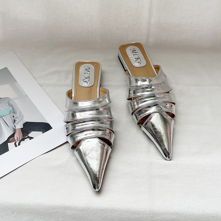 Net rouge même style or bout pointu creux demi pantoufles femmes 2023 été style européen et américain Baotou rétro chaussures plates à talons bas_voghion.com