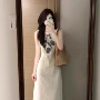 独特别致无袖显瘦连衣裙