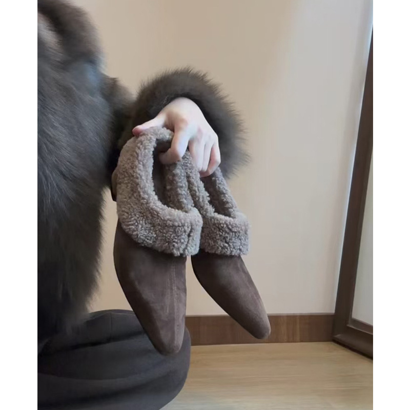 Ready Stock Version ~ Slip-On Brown Pointed-Toe Furry Shoes for Women, Winter Height-Increasing Fleece-Lined Single Shoes, 2025 New Cotton Shoes Ready Stock Version ~ Slip-On Brown Pointed-Toe Furry Shoes for Women, Winter Height-Increasing Fleece-Lined Single Shoes, 2025 New Cotton Shoes