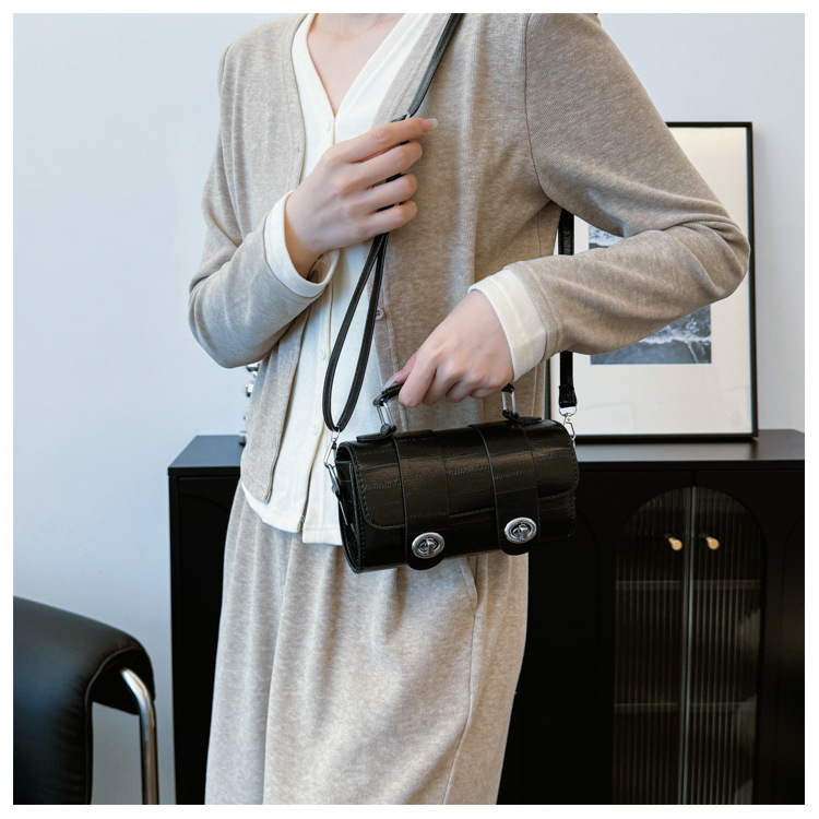 A trendy soft leather round bag for women, a new autumn/winter 2024 collection, stylish and versatile, single-shoulder crossbody bag for work undefined