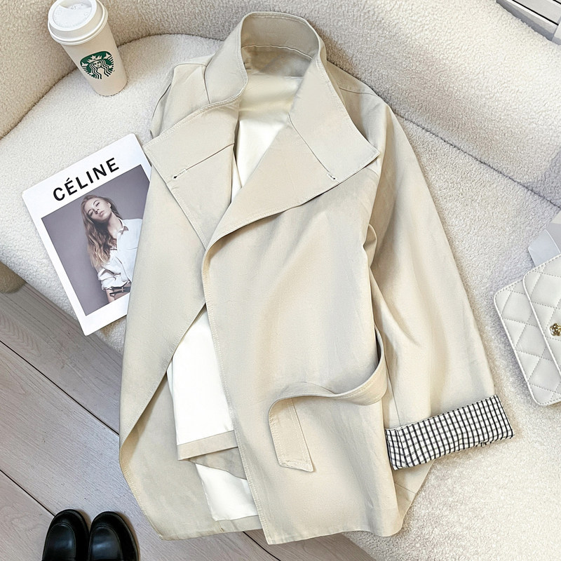 Beige Lace-Up Silhouette Waist-Cinching Trench Coat for Women, Mid-Length, 2026 New Spring Style, Petite British Style Coat Beige Lace-Up Silhouette Waist-Cinching Trench Coat for Women, Mid-Length, 2026 New Spring Style, Petite British Style Coat