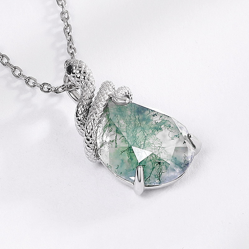Colgante de piedra de musgo verde natural enrollado por serpientes espirituales transfronterizas Colgante de ágata de hierba con incrustaciones de plata S925 femenino Estilo europeo y americano