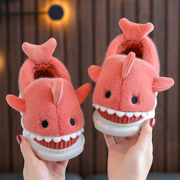 Chaussons en coton pour enfants avec un joli dessin animé de requin pour garçons et filles en hiver, pantoufles en peluche chaudes et épaisses pour un usage domestique_voghion.com