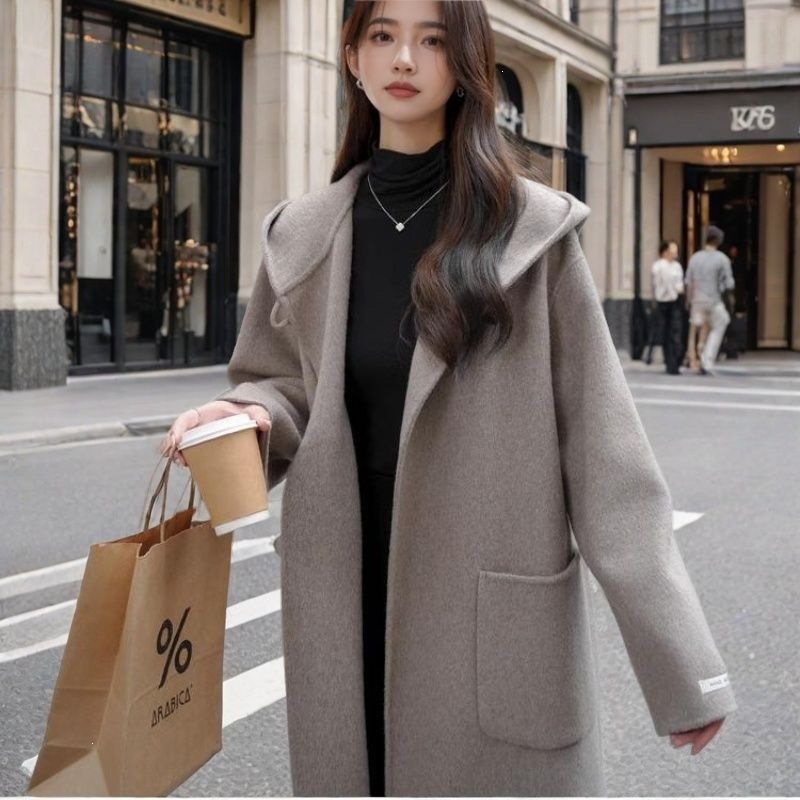 色连帽牛角大衣女中长款秋冬新款宽松百搭小众外穿毛呢外套