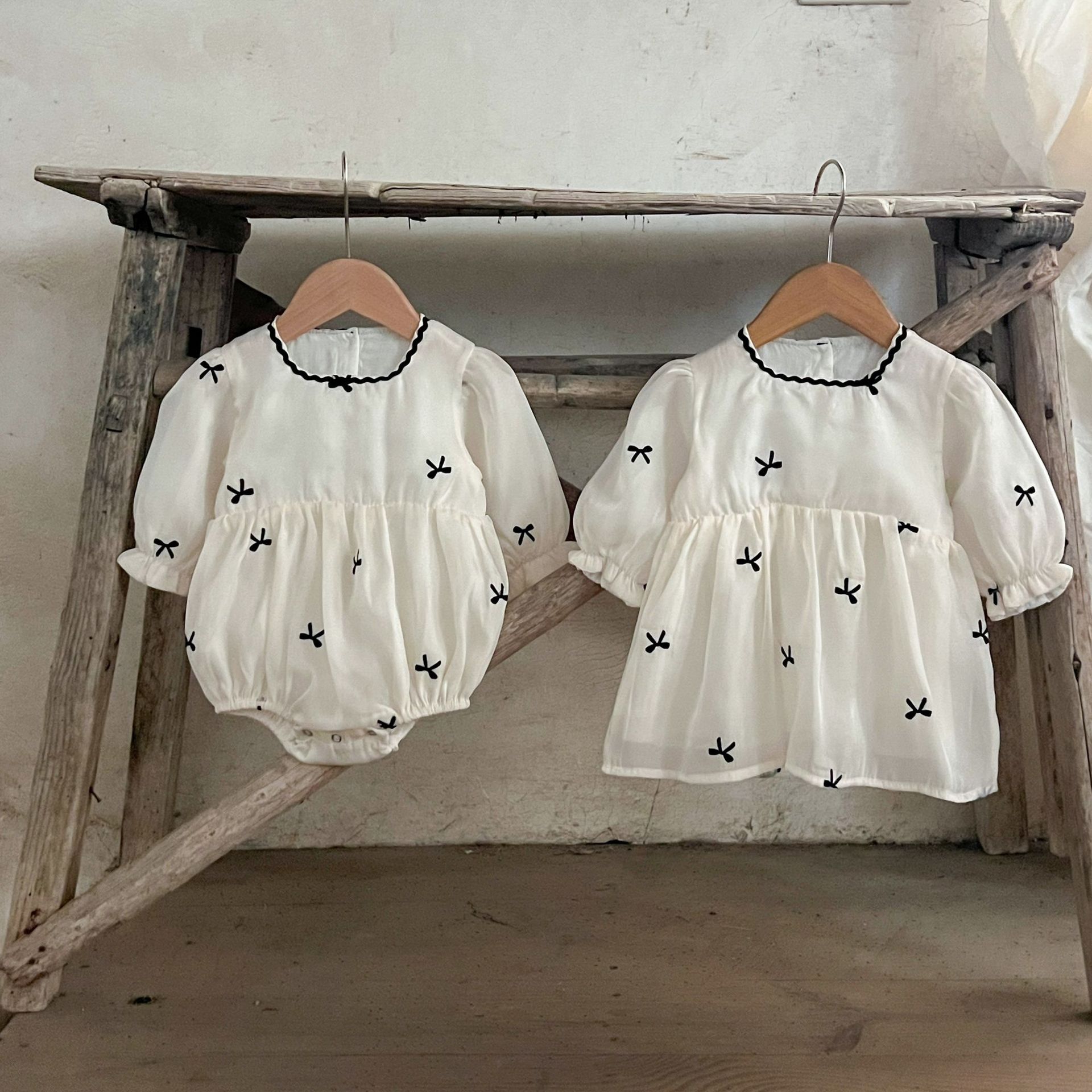 Ins versión coreana del nuevo vestido de otoño para niñas, vestido de malla de princesa de estilo extranjero, vestido de pedo con lazo recién nacido