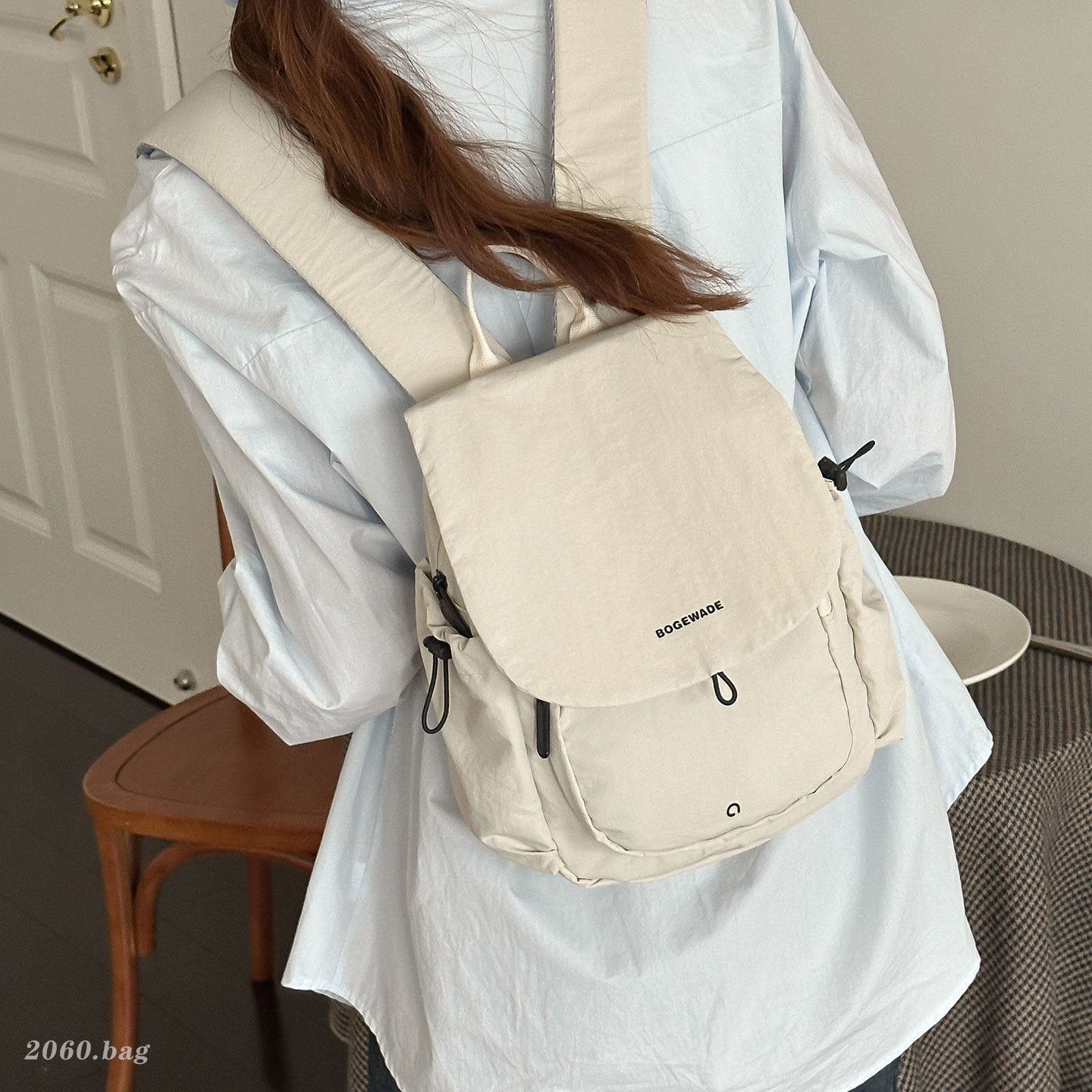 Diario nuevo mochila de mujer temperamento de gran capacidad de transporte ligero mochila de viento computadora 2026 mochila de nylon simple