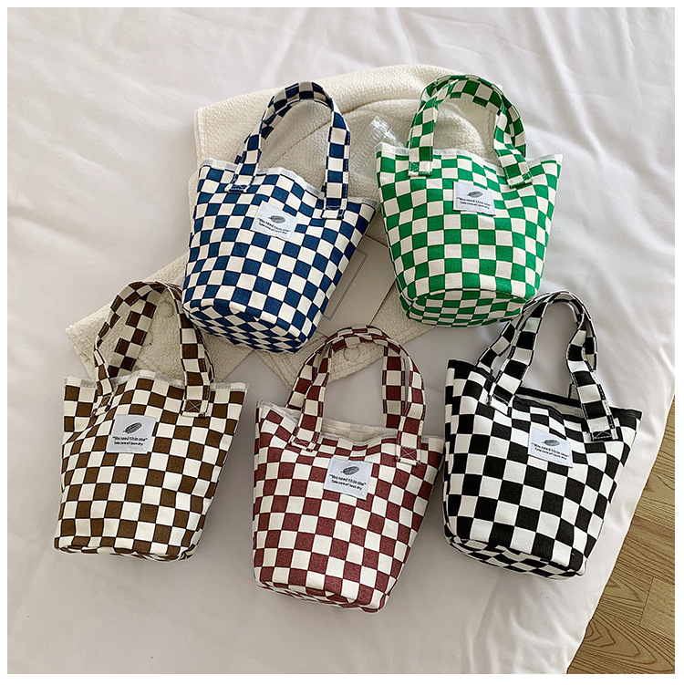 A fashionable new Japanese and Korean chic black and white checkered canvas bag, a large-capacity single-shoulder bag for women, and a simple student handbag undefined