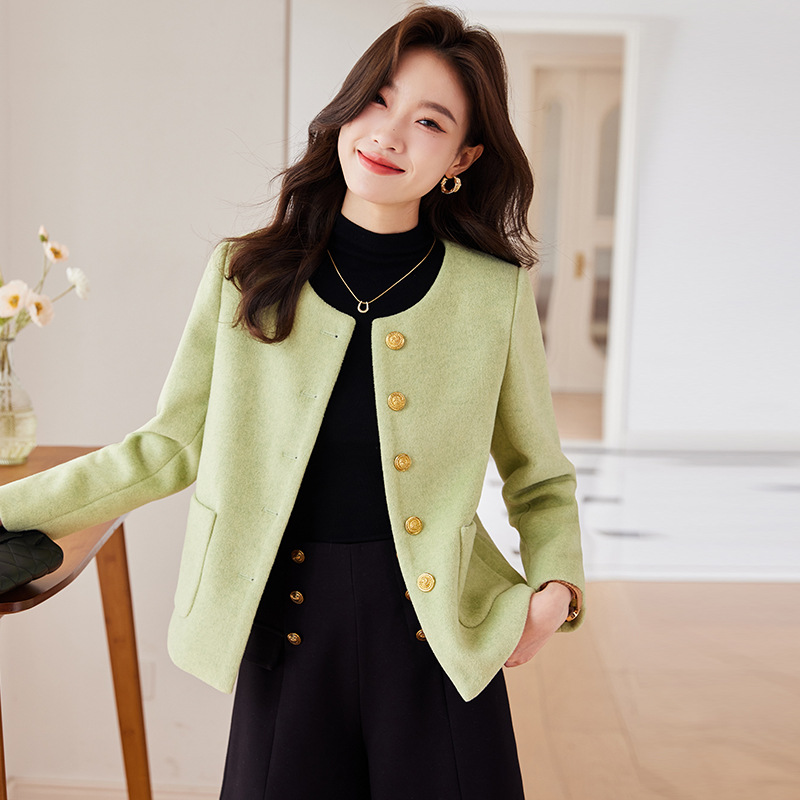 Korean version of small fragrant wind woolen lady short coat female autumn and winter new 2023 temperament round neck high-grade casual shirt