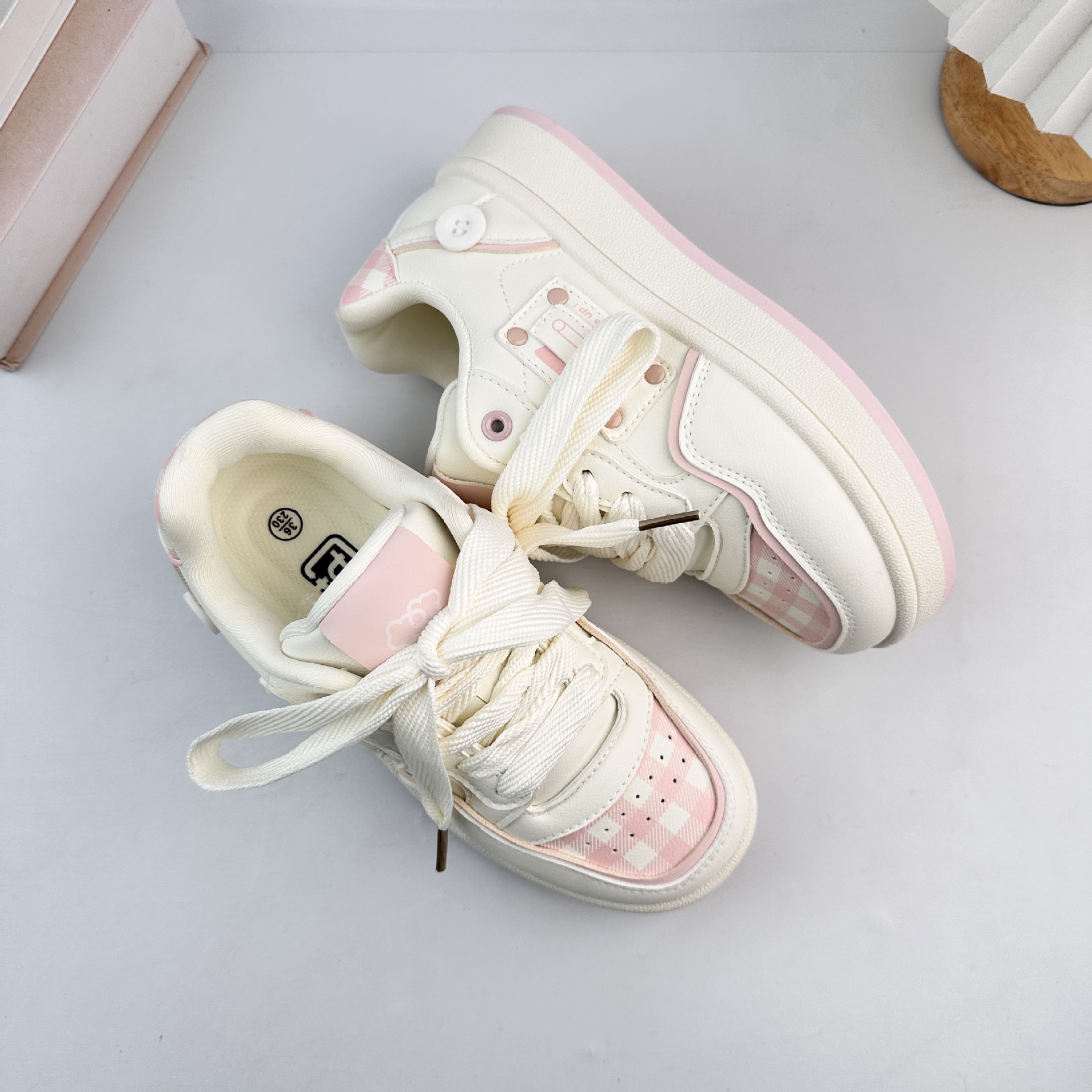 Yuanbo dulce hermana rosa zapatos lindos 2026 primavera estudiantes coreanos zapatos de skate de cabeza redonda zapatos blancos pequeños 2335
