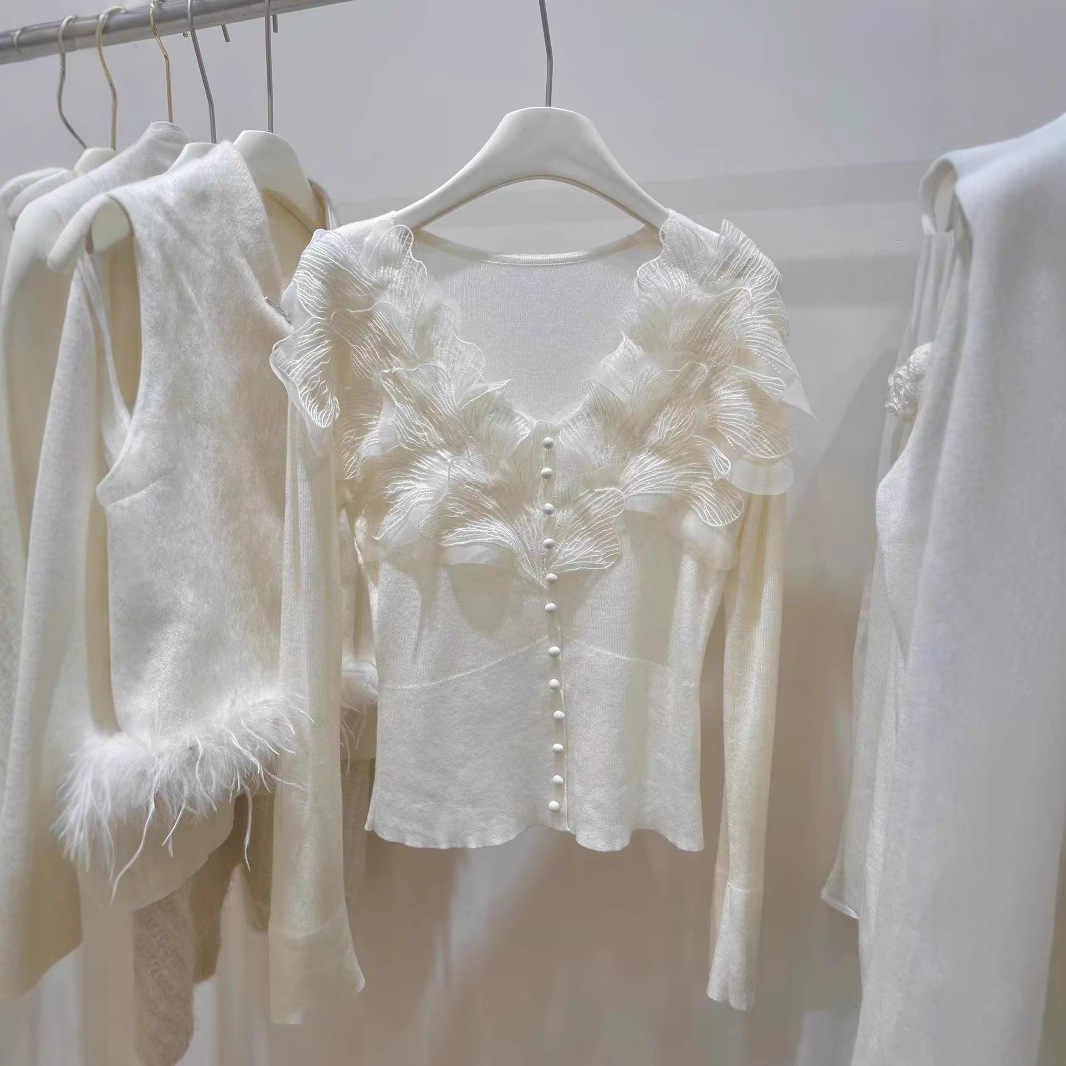 仙女自留2025秋冬小香风显瘦高级感打底衫 法式名媛蕾丝v领针织衫