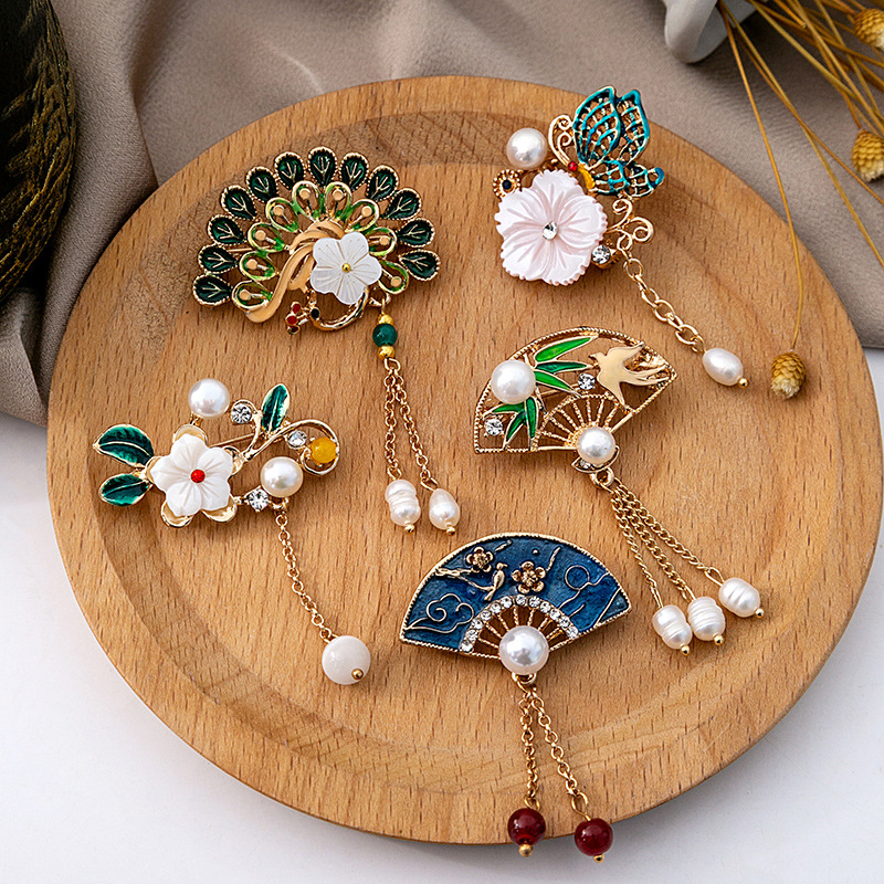 Chinese Style Fan-shaped Retro Tassel Hollow Brooch National Tide Orchid Chinese Clothes Cheongsam Accessories Design Sense Corsage