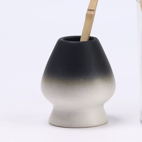 Gradient distant mountains black and white tea stand