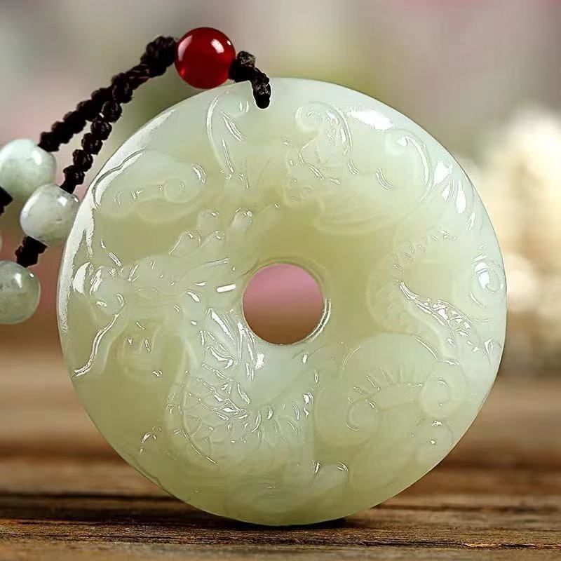Mặt dây chuyền ngọc Hetian tự nhiên hình 12 con giáp – khóa an toàn phong thủy — Màu trắng xanh