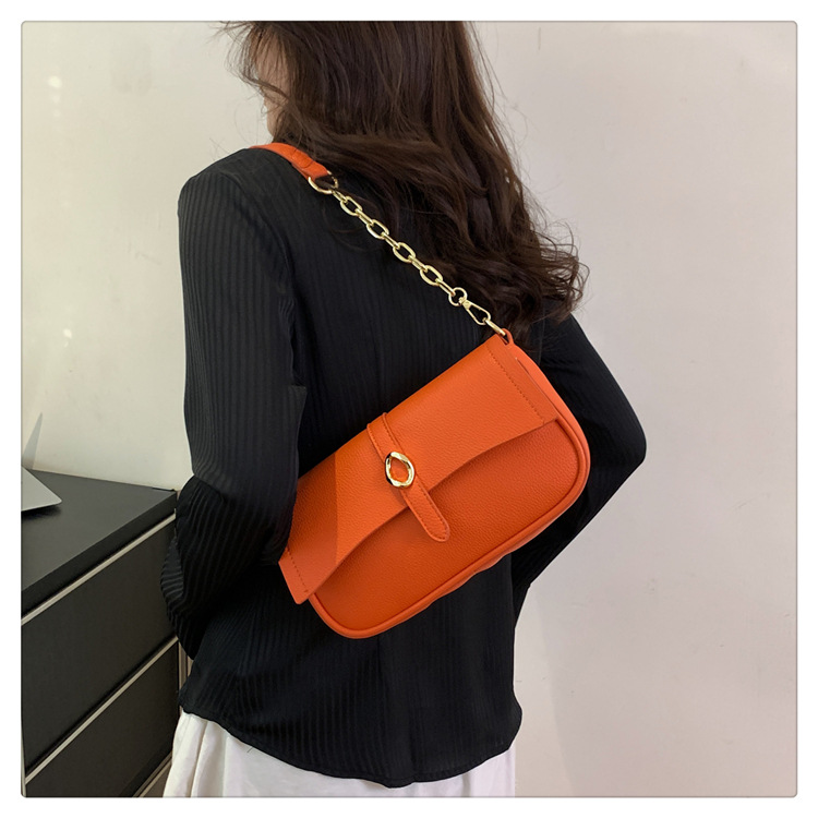 Women's Medium Pu Leather Solid Color Streetwear Magnetic Buckle Shoulder Bag display picture 33