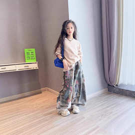 女童涂鸦工装裤春装2026新款洋气女孩长袖T恤宽松阔腿弯刀裤套装