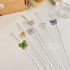 かわいい透明なガラスのストローは再使用できます。