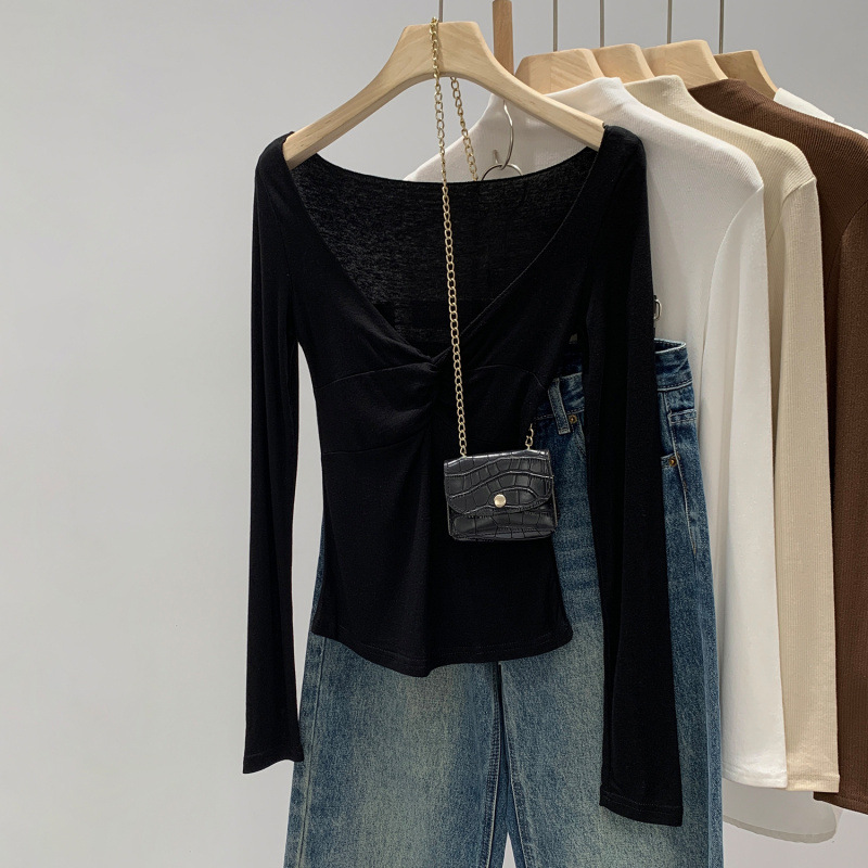 Korean-Style Women's Clothing, European Goods, Lyocell Tencel Wool, High-End Twist V-Neck Base Layer, Autumn and Winter 2026 New Model 2